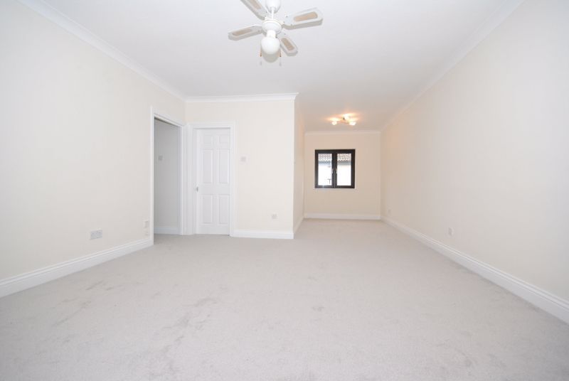 Property photo 2 of 9 Photo 4