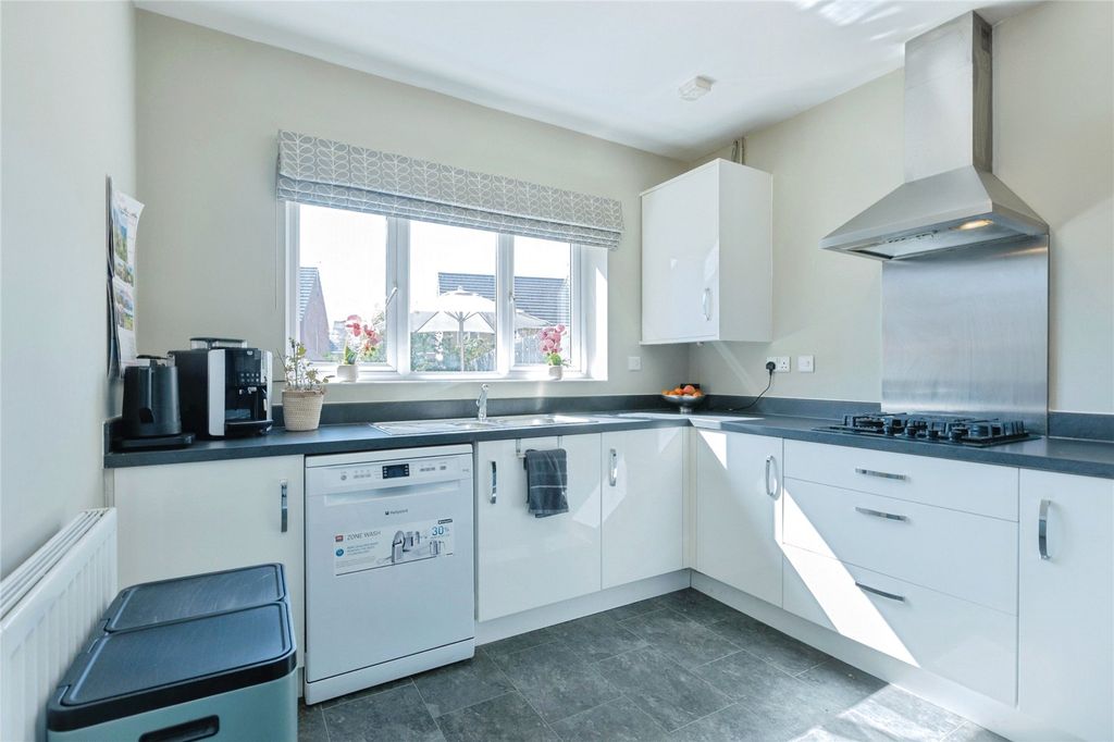 Property photo 3 of 21 Kitchen