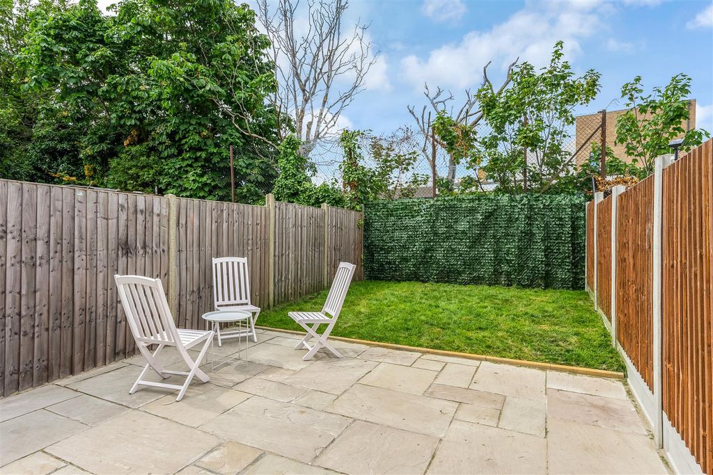 Property photo 2 of 18 19