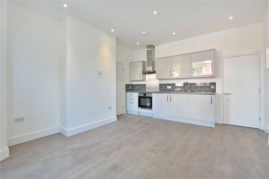 Property photo 2 of 10 Picture No. 06