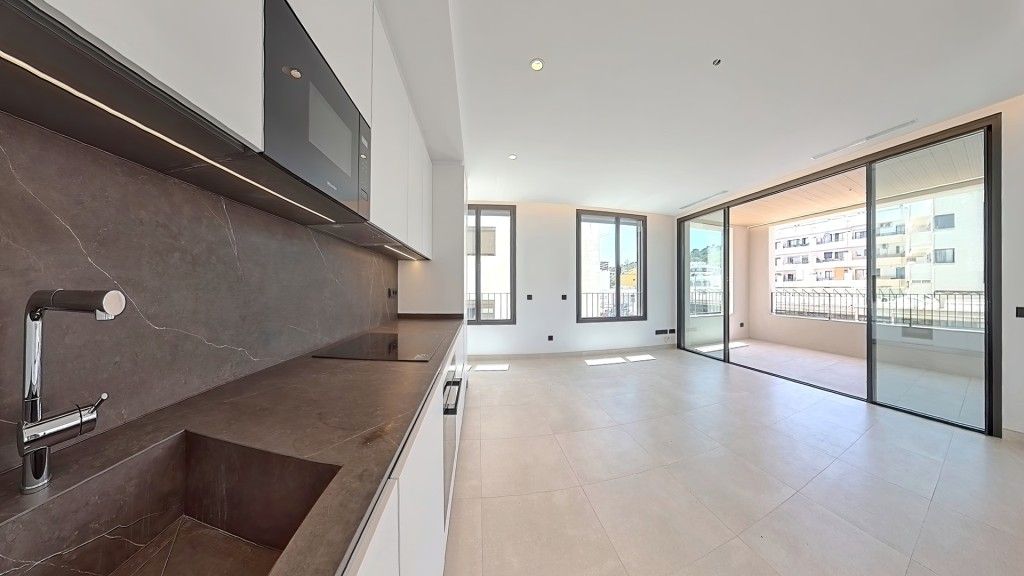 Property photo 3 of 18 1A Kitchen Perspetive