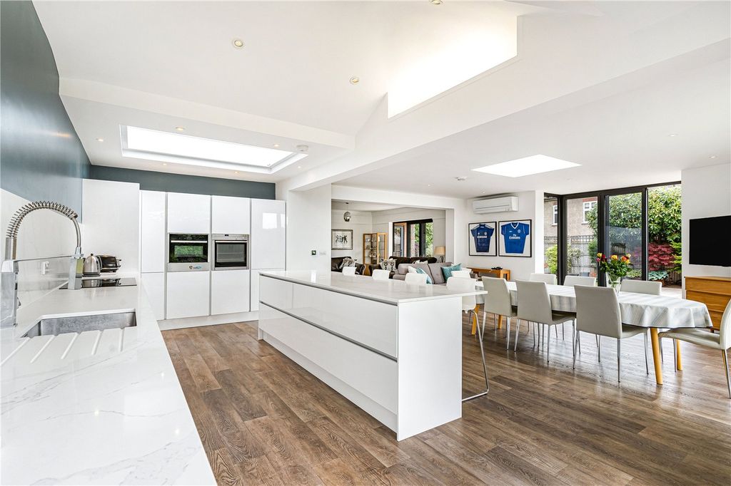 Additional image 9 of 5 bed detached house for saleBoston Gardens, Brentford TW8