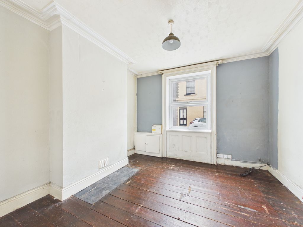 Property photo 3 of 15 Lounge