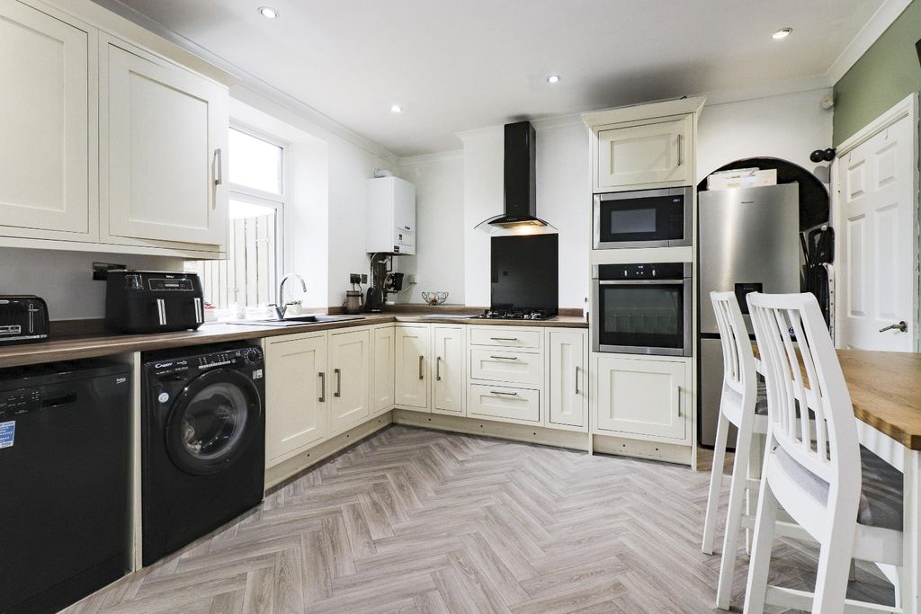 Property photo 2 of 16 Pbox-Img.Jpg