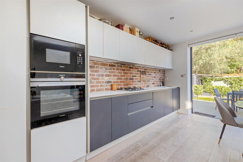 Property photo 3 of 12 Kitchen