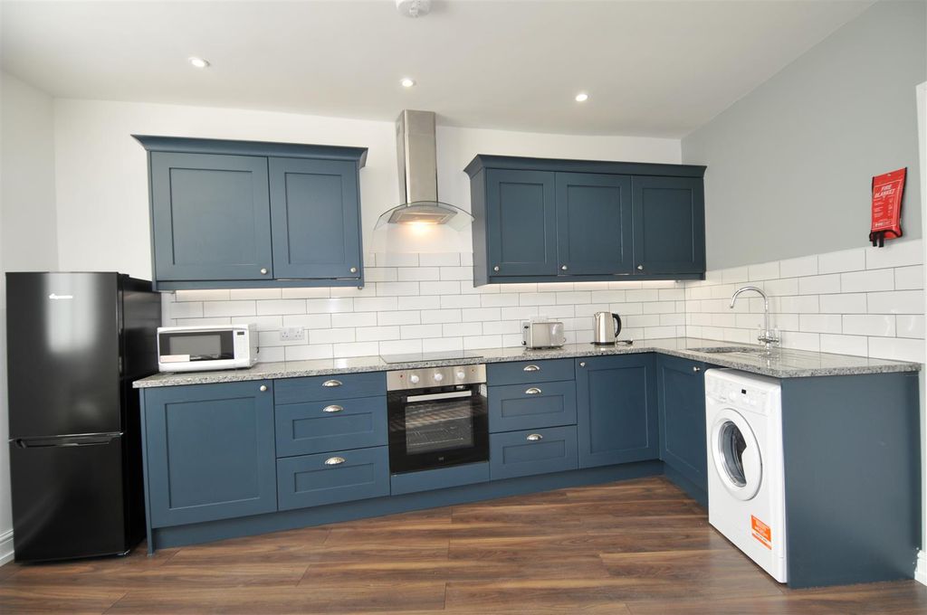 Property photo 2 of 4 18Addisonrdf5004.Jpg