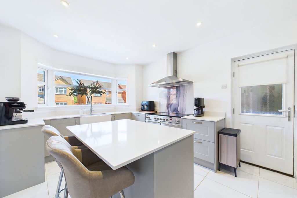 Property photo 3 of 25