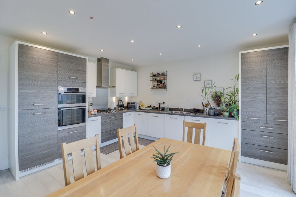 Property photo 2 of 19 Picture No. 12