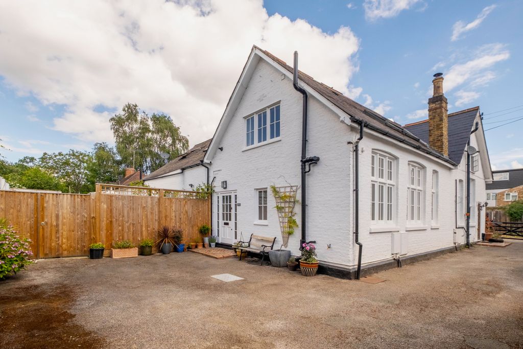 Property photo 1 of 10
