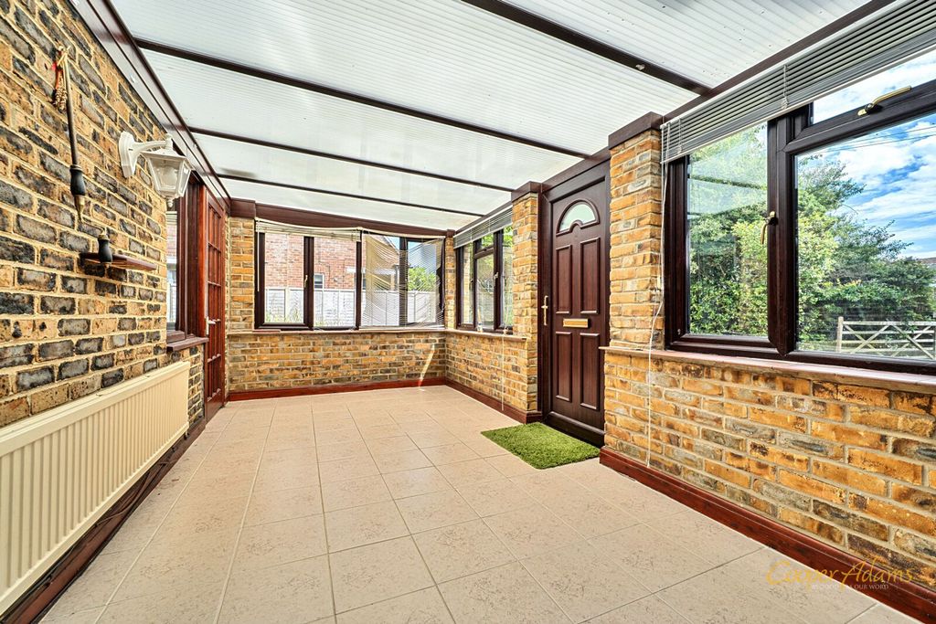 Property photo 3 of 19 Conservatory