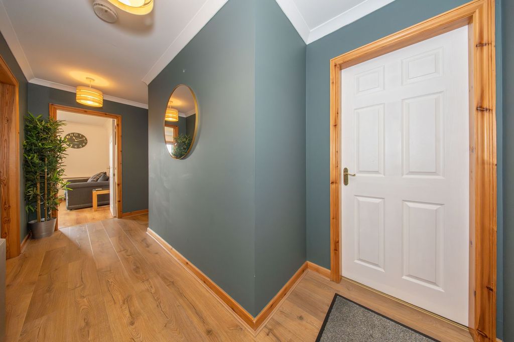 Property photo 3 of 21 Entrance Hallway