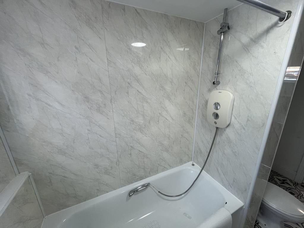 Property photo 2 of 7 Bathroom