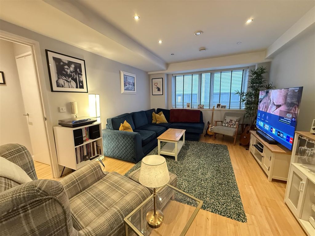 Property photo 2 of 12
