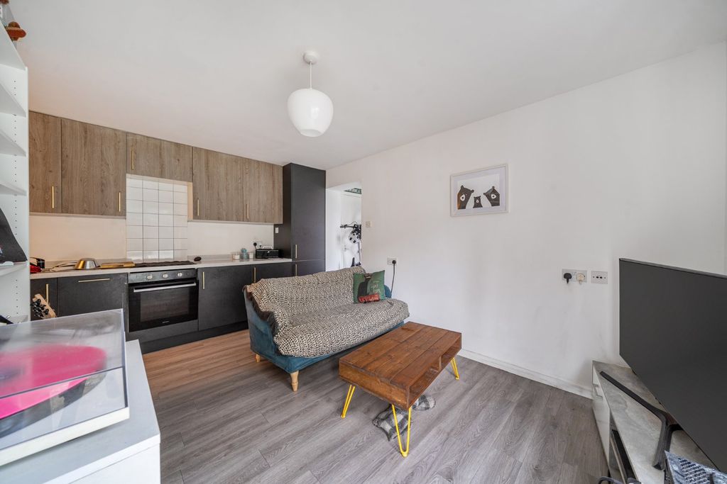 Property photo 3 of 11 Picture No. 13