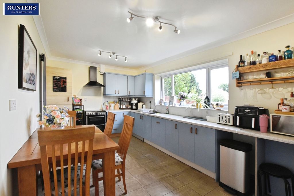 Property photo 2 of 21 Kitchen/Diner