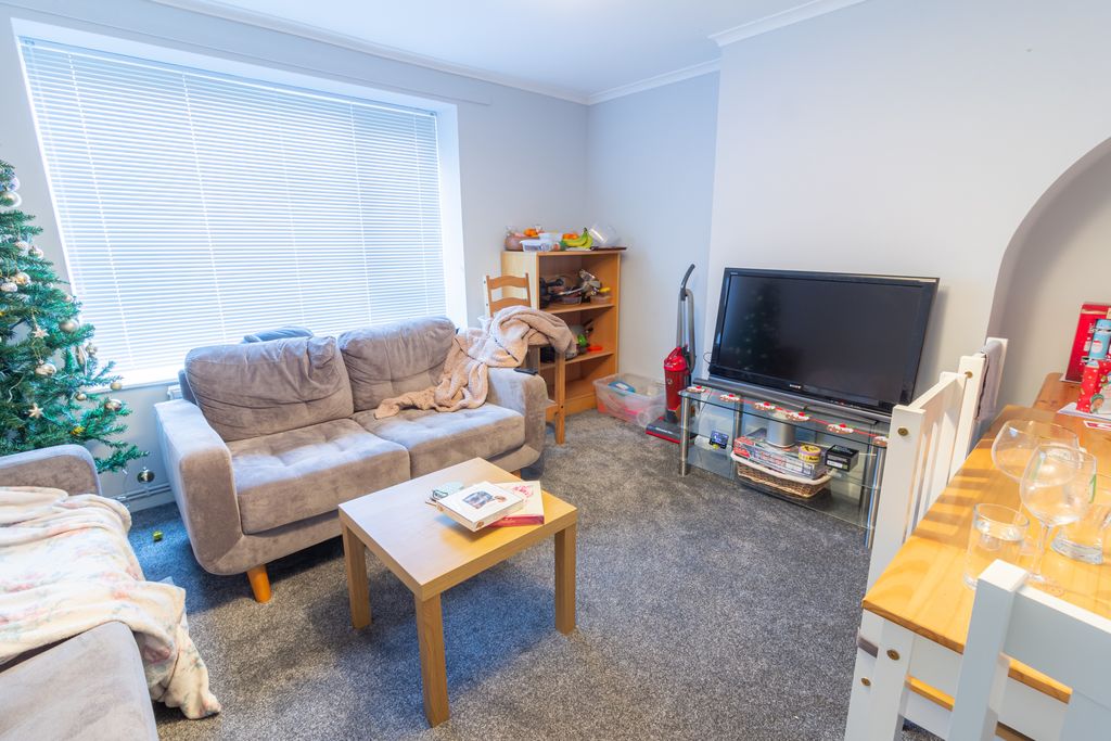 Property photo 2 of 12