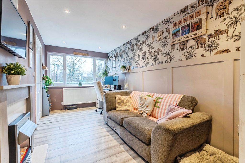 Property photo 2 of 24 Picture No. 32