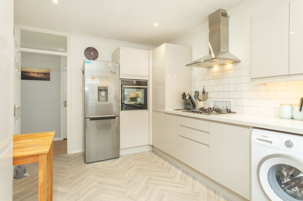 Property photo 2 of 12 Picture 2