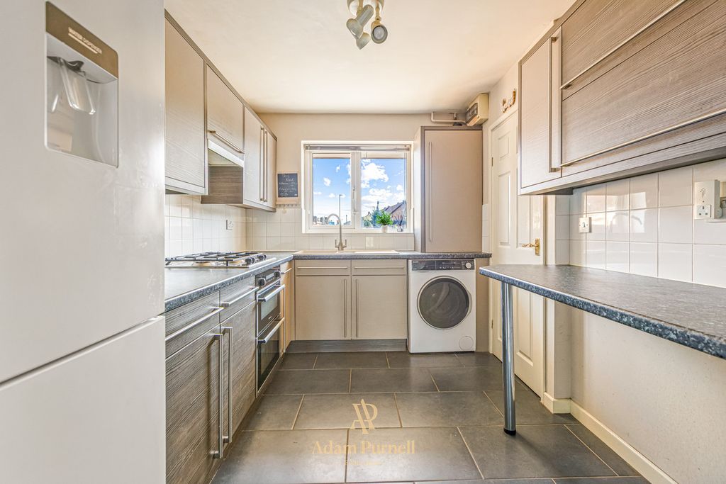 Property photo 2 of 23