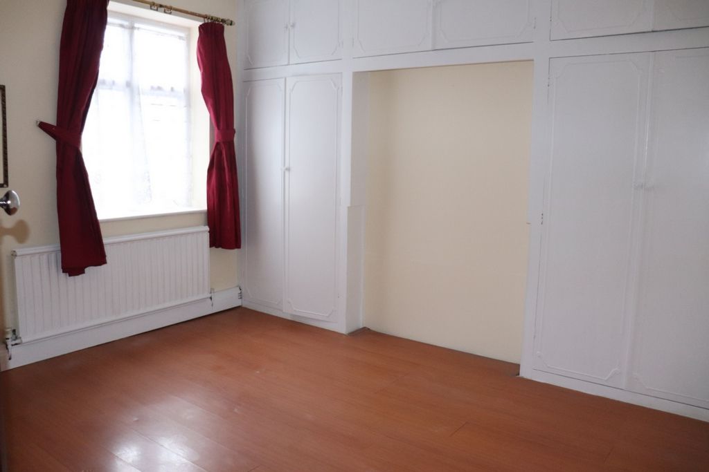 Property photo 2 of 8 Bedroom 1
