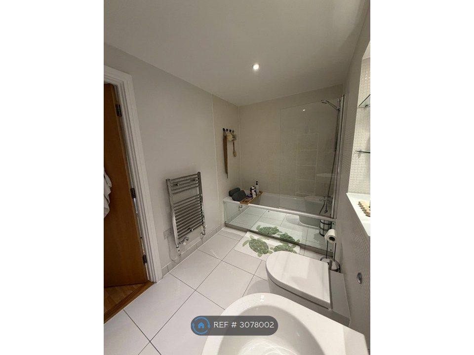 Property photo 2 of 15 Family Bathroom