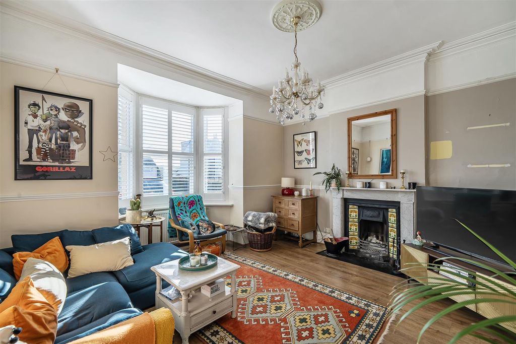 Property photo 2 of 21 Lounge