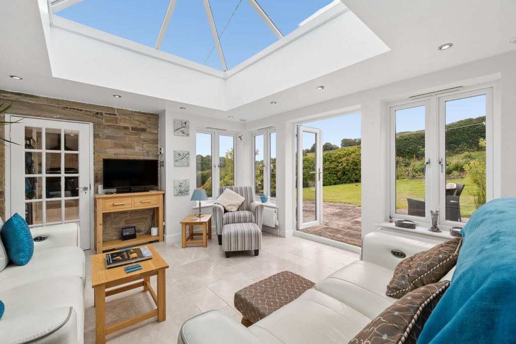 Property photo 2 of 25 Orangery