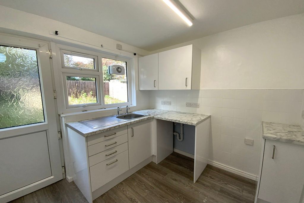 Property photo 2 of 12 Kitchen