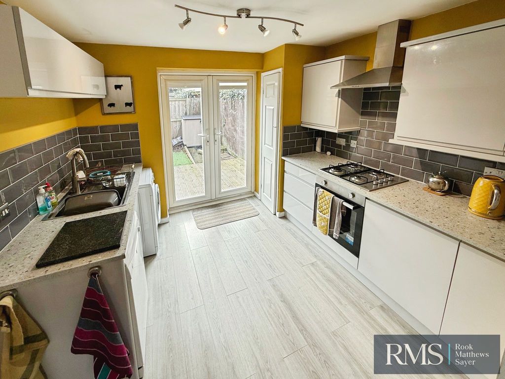 Property photo 2 of 8 Photo 4