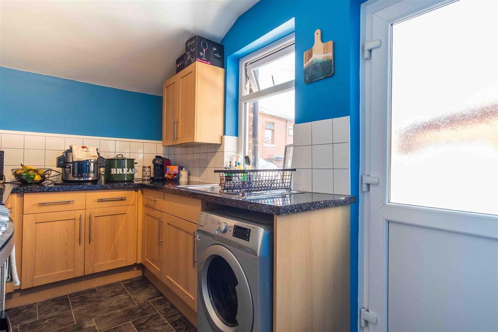 Property photo 3 of 22 Kitchen