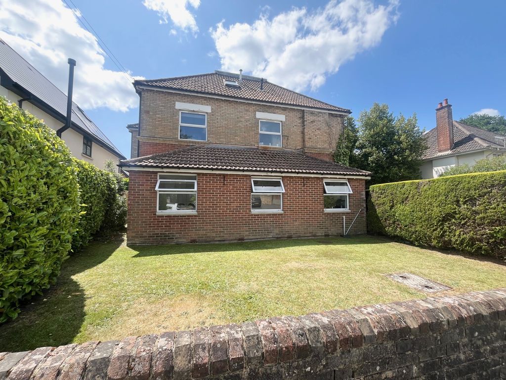 Property photo 1 of 8