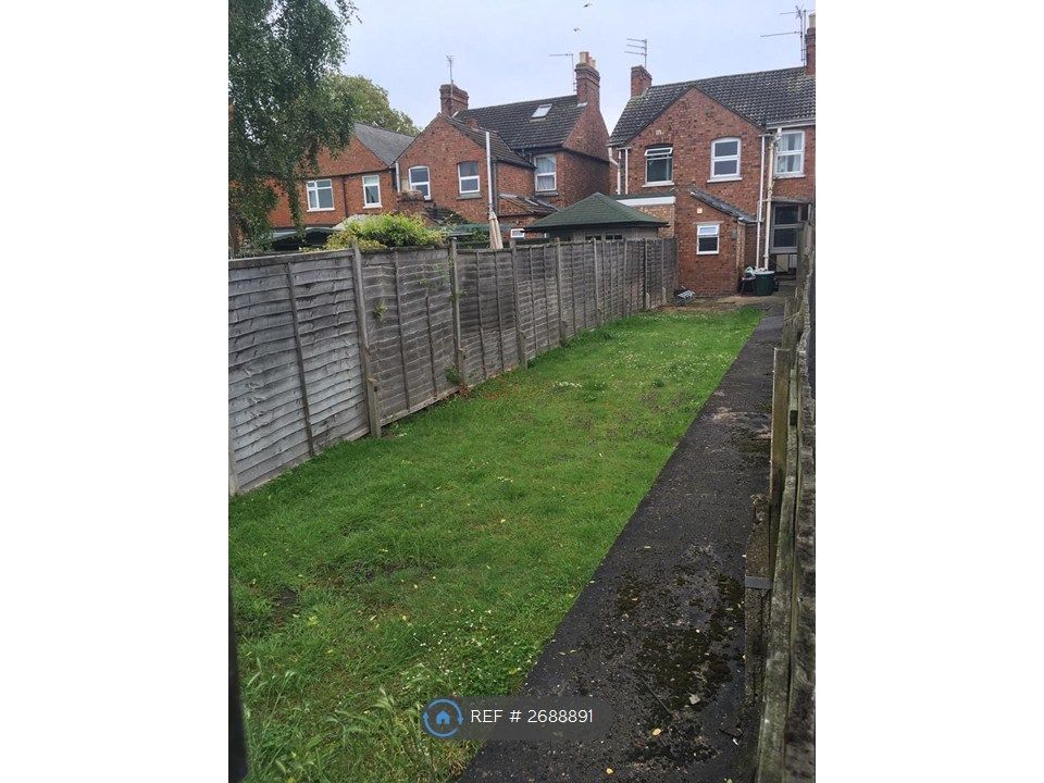 Property photo 3 of 35 Garden From Driveway Looking At House