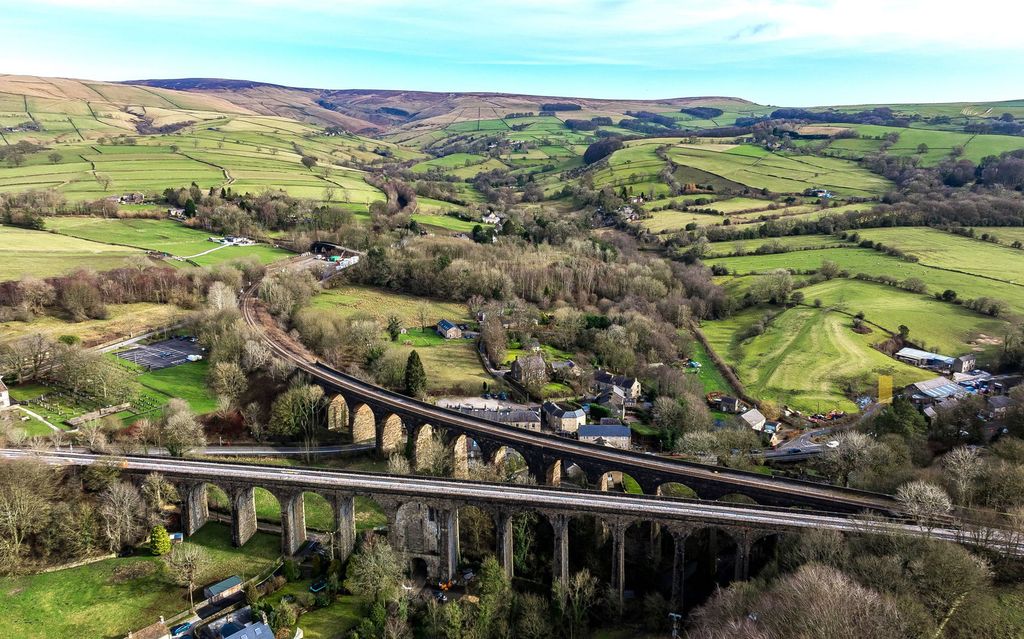 Property photo 2 of 53