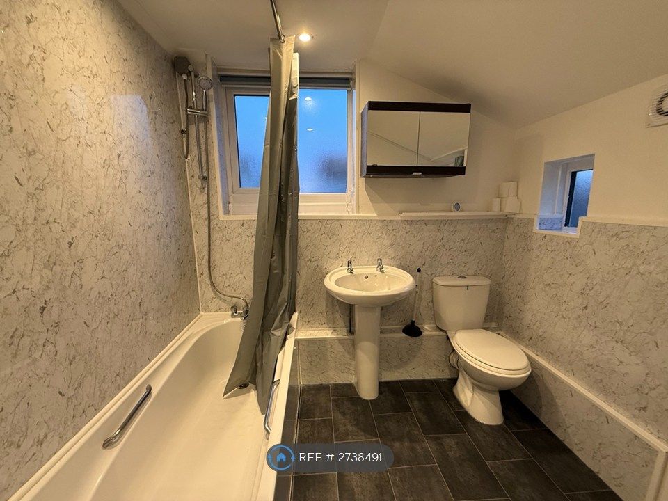 Property photo 2 of 9 Bathrooom