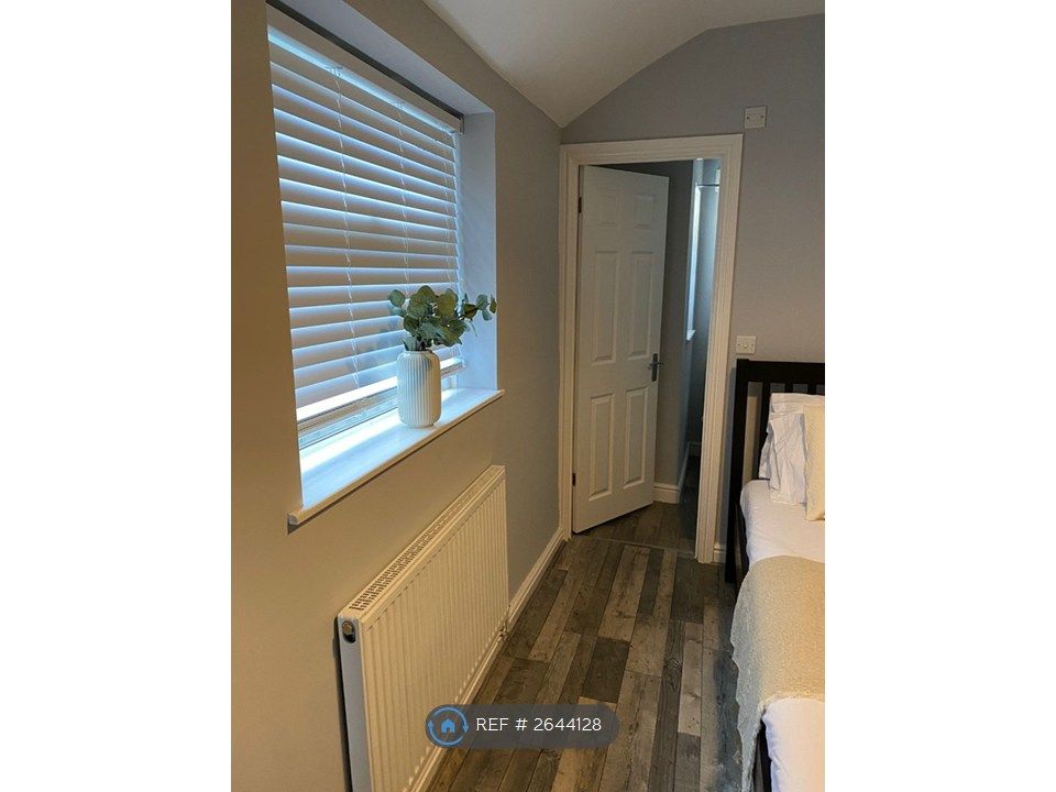 Property photo 2 of 6 Room 2