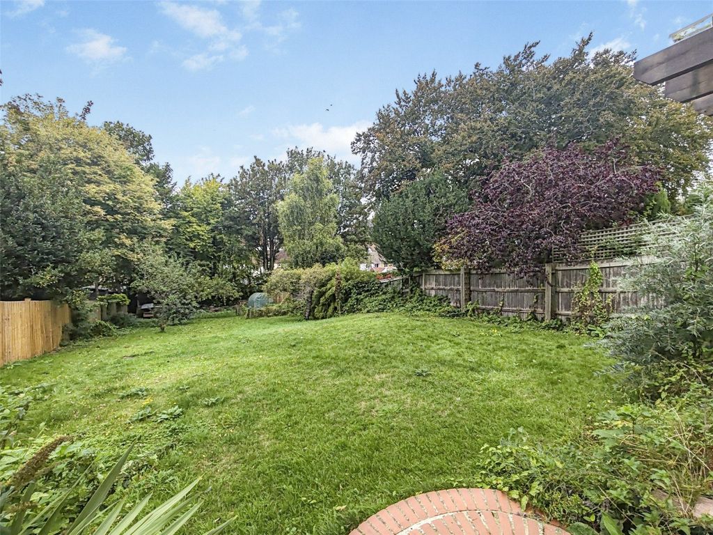 Property photo 2 of 25 Garden