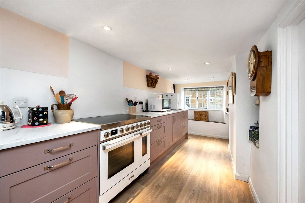 Property photo 3 of 18 Kitchen