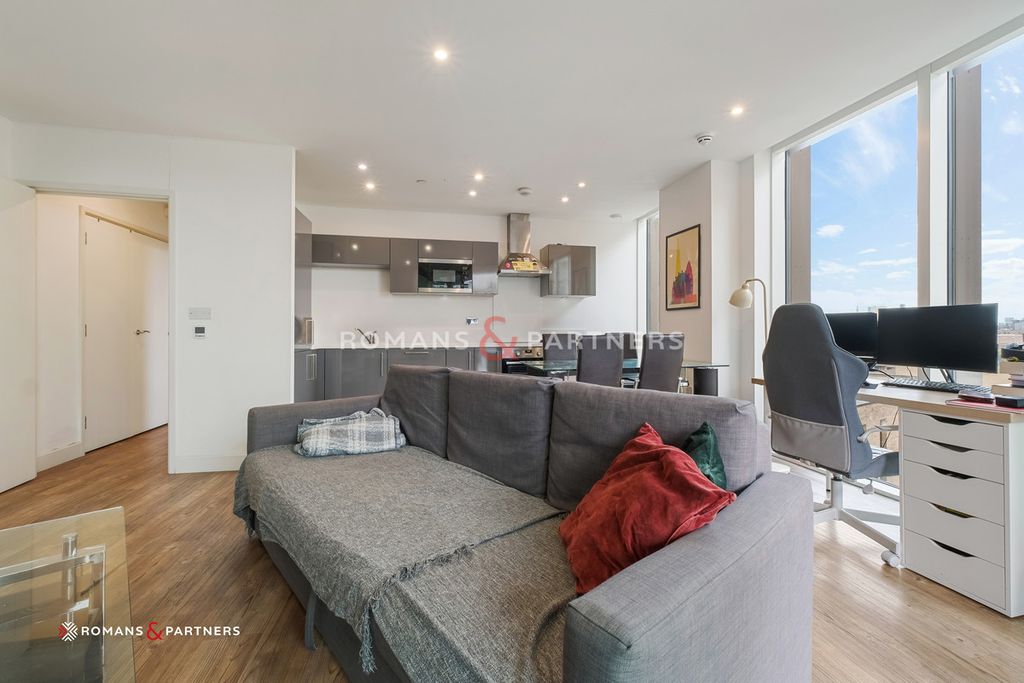 Property photo 3 of 12