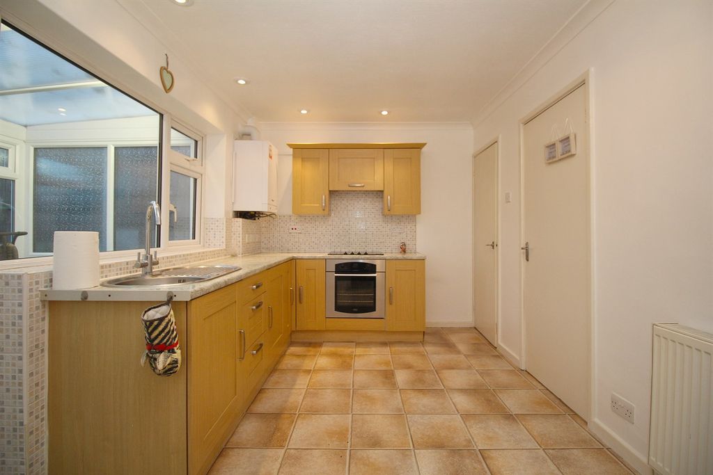 Property photo 3 of 23 Kitchen / Diner