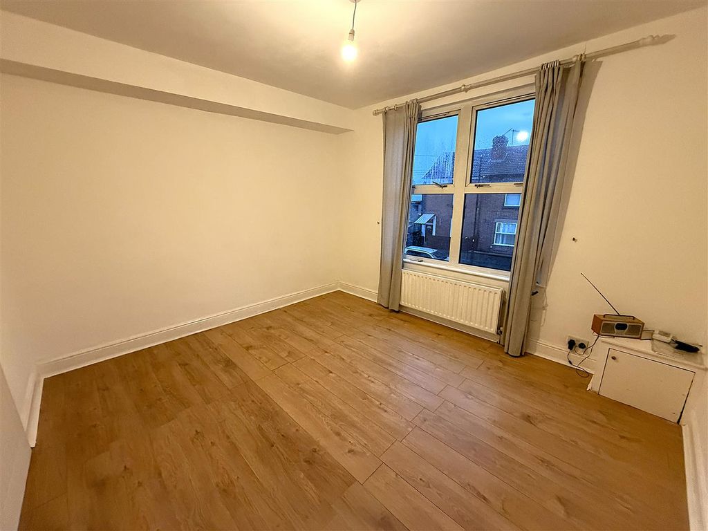 Property photo 3 of 9 Livingroom 2nd.Jpg