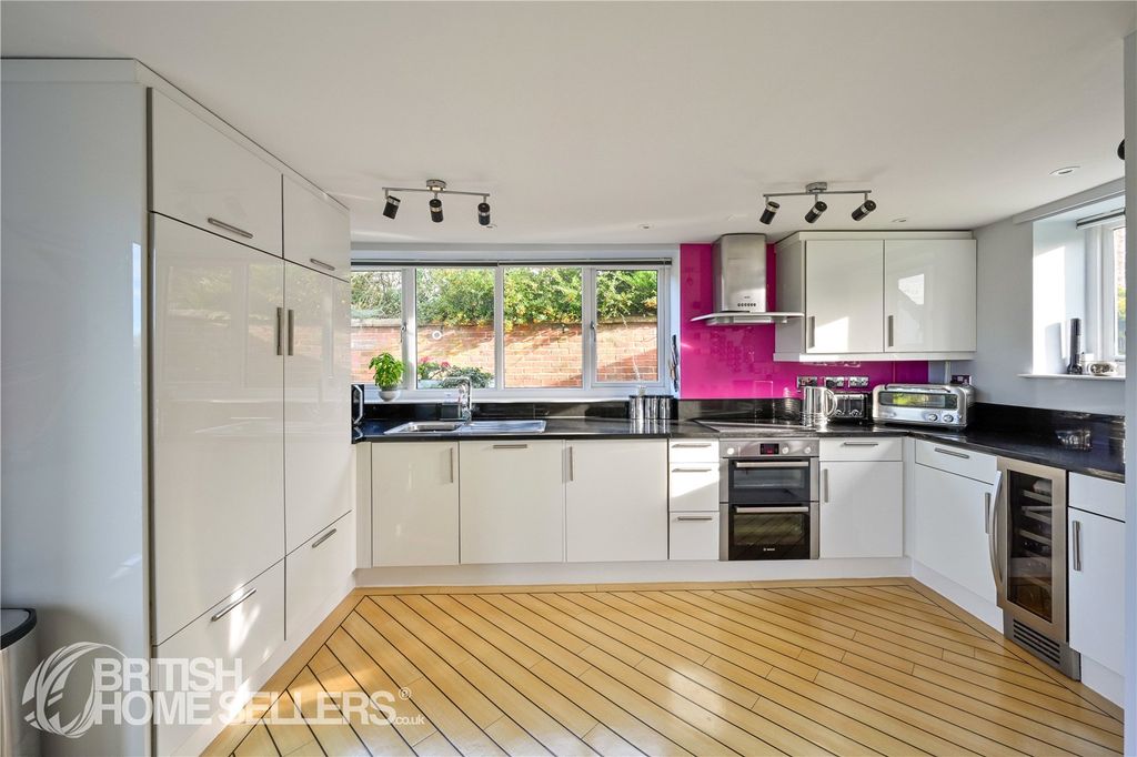 Property photo 2 of 26 Picture No. 44