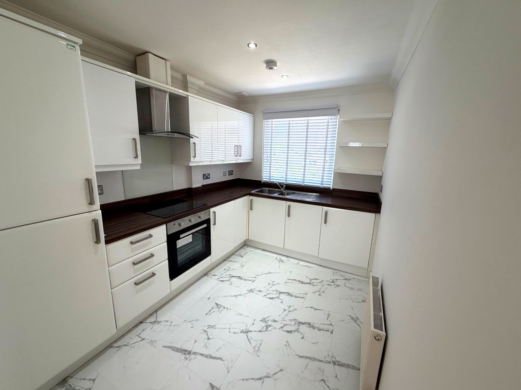 Property photo 3 of 8 Kitchen