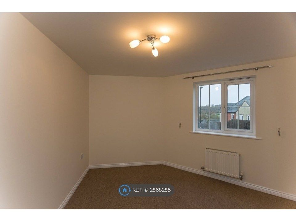 Property photo 3 of 8 Bedroom 1