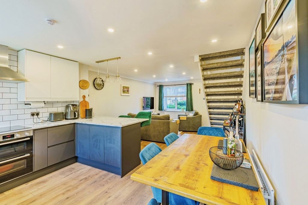 Property photo 3 of 17 Pbox-Img.Jpg