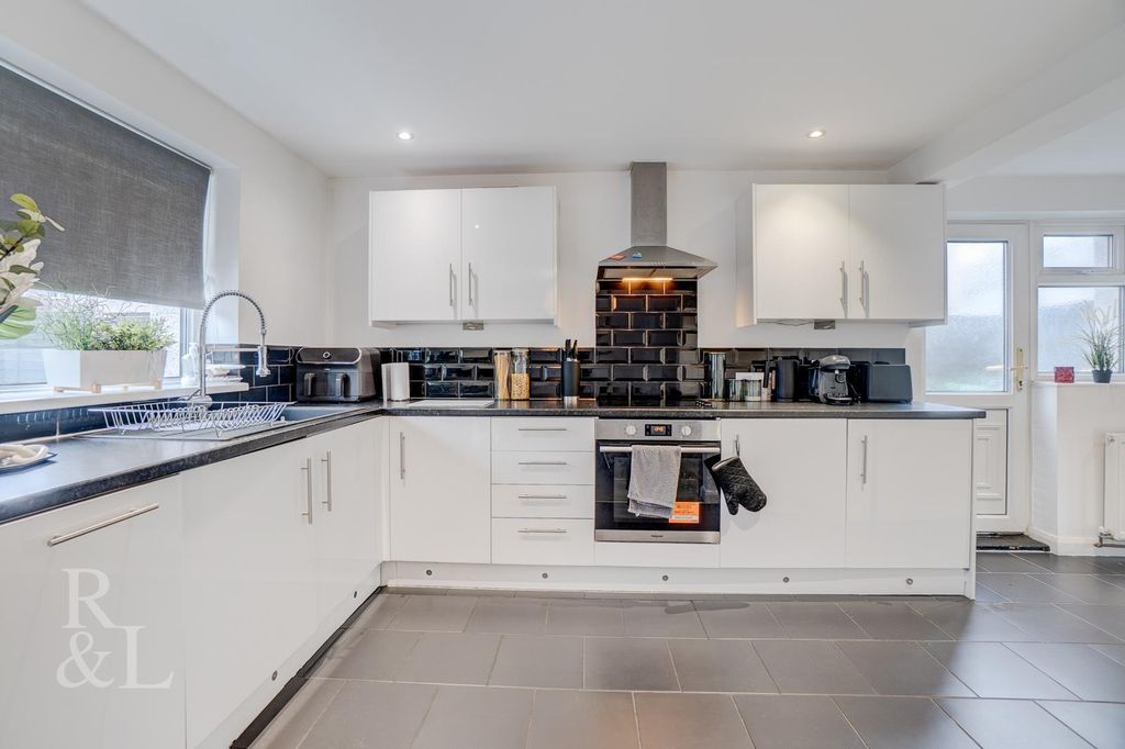 Property photo 3 of 18 Batched  (2).Jpg