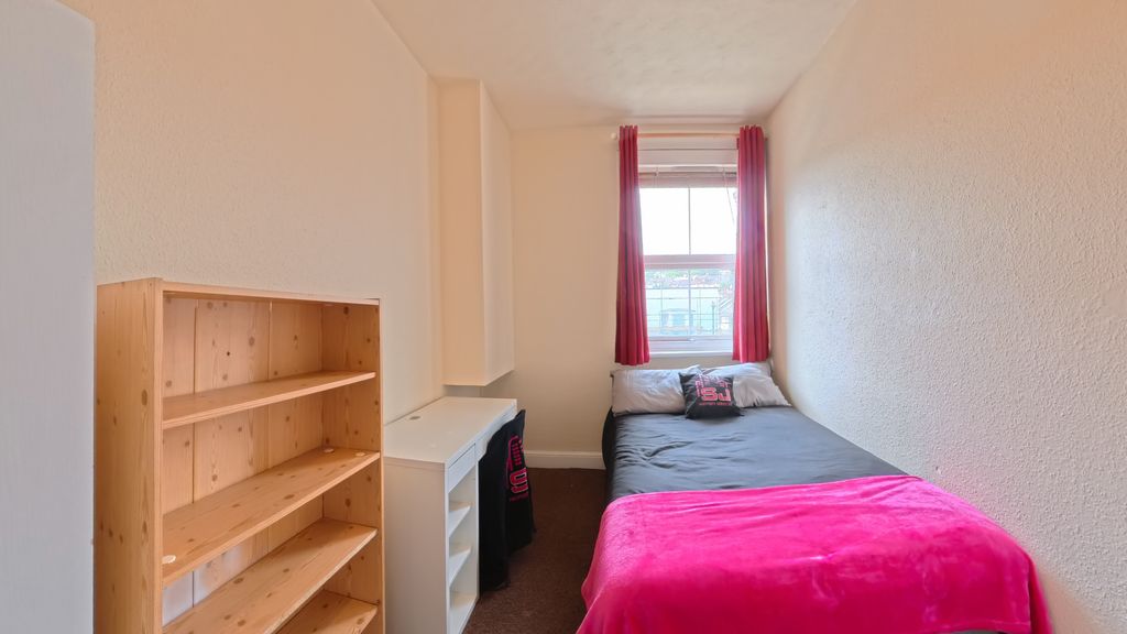 Property photo 3 of 7 Bed 3