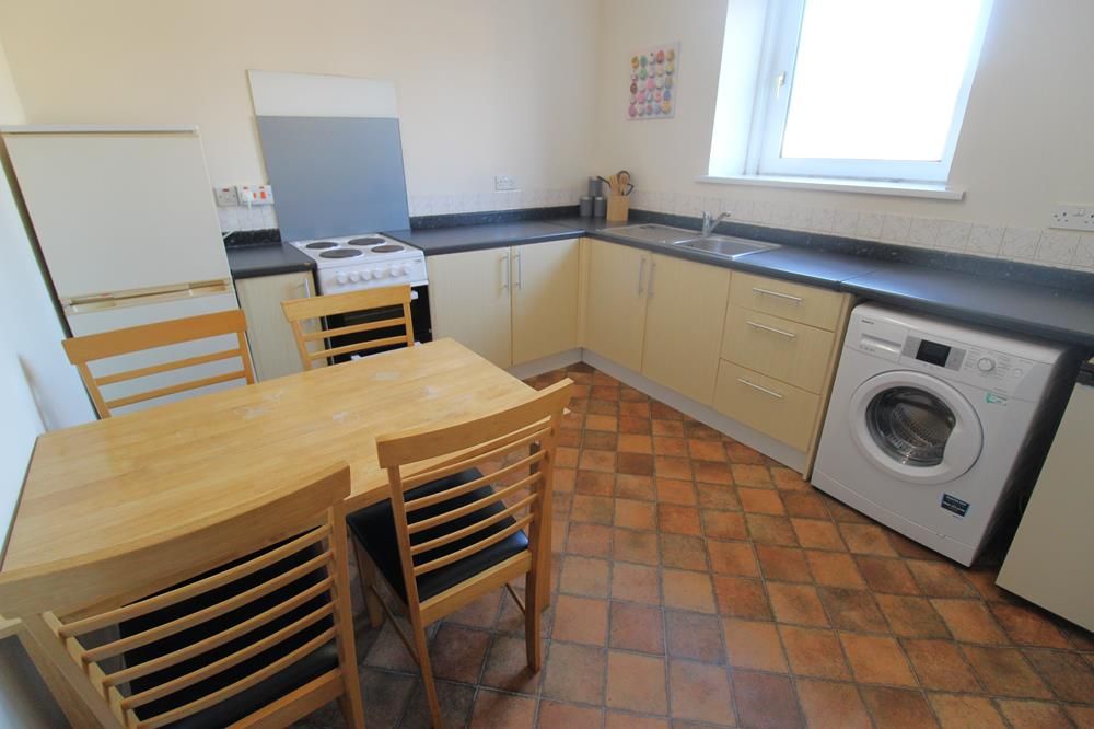Property photo 2 of 7 Kitchen