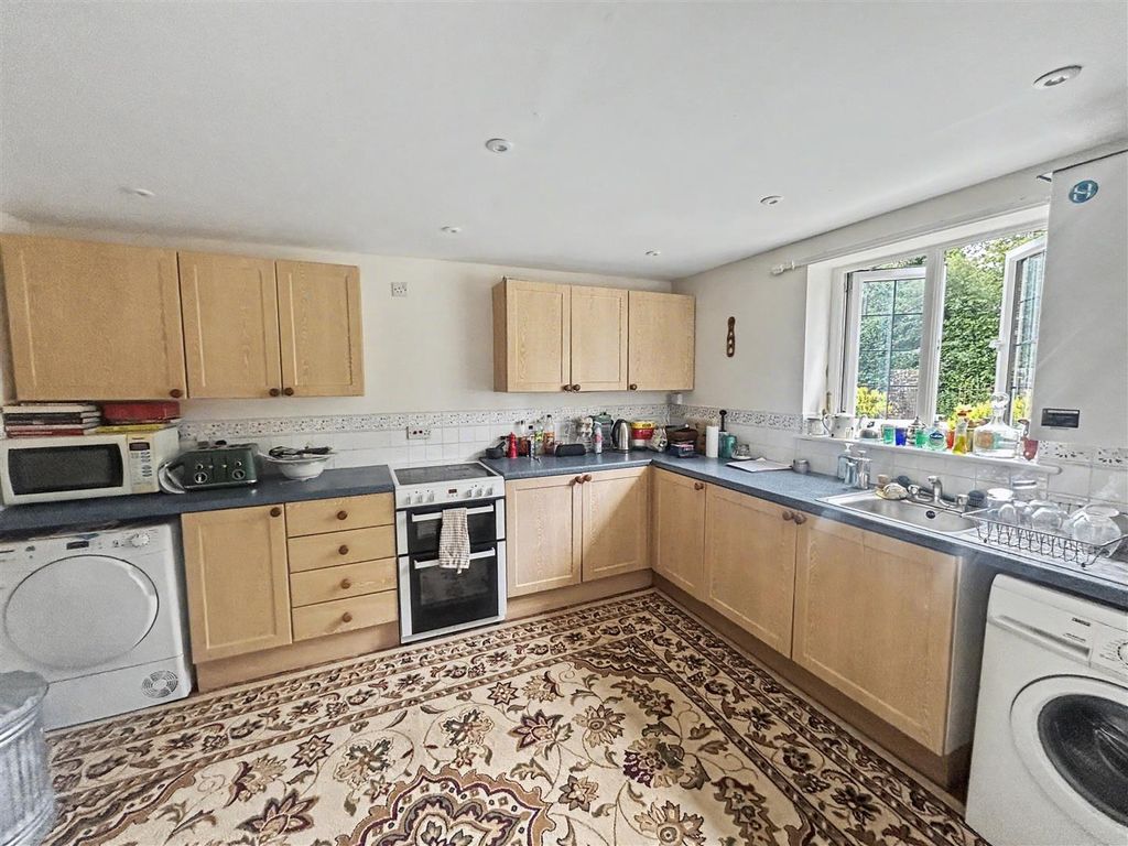 Property photo 3 of 12 Kitchen
