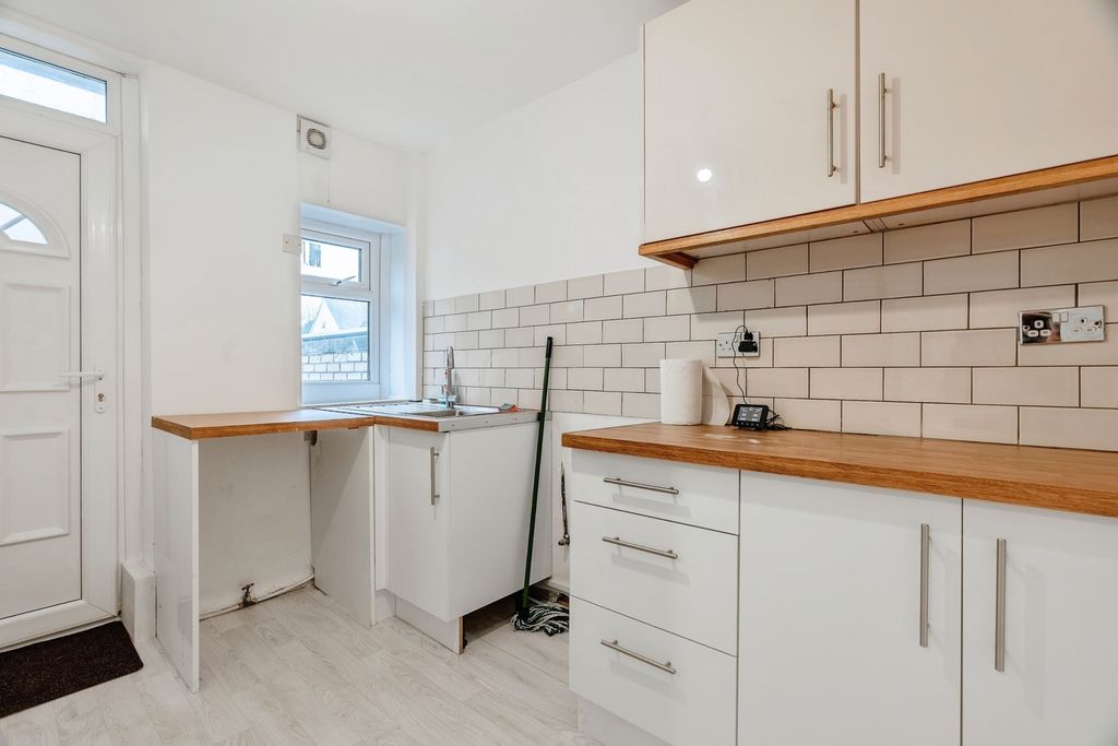 Property photo 3 of 17 Pbox-Img.Jpg