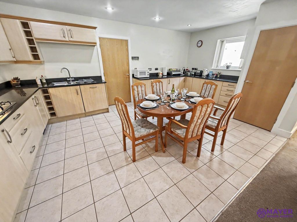 Property photo 3 of 23
